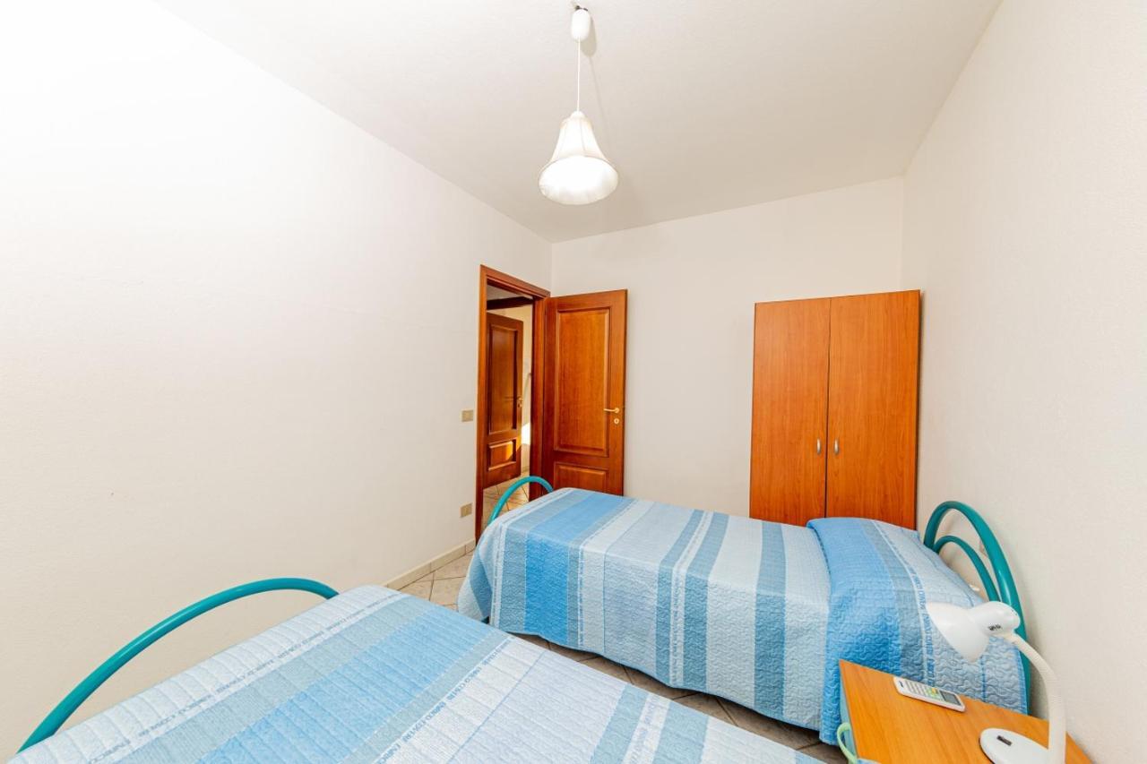 Appartamento Residenziale Trilocale 6 Posti Letto Via Sardegna San Teodoro Εξωτερικό φωτογραφία